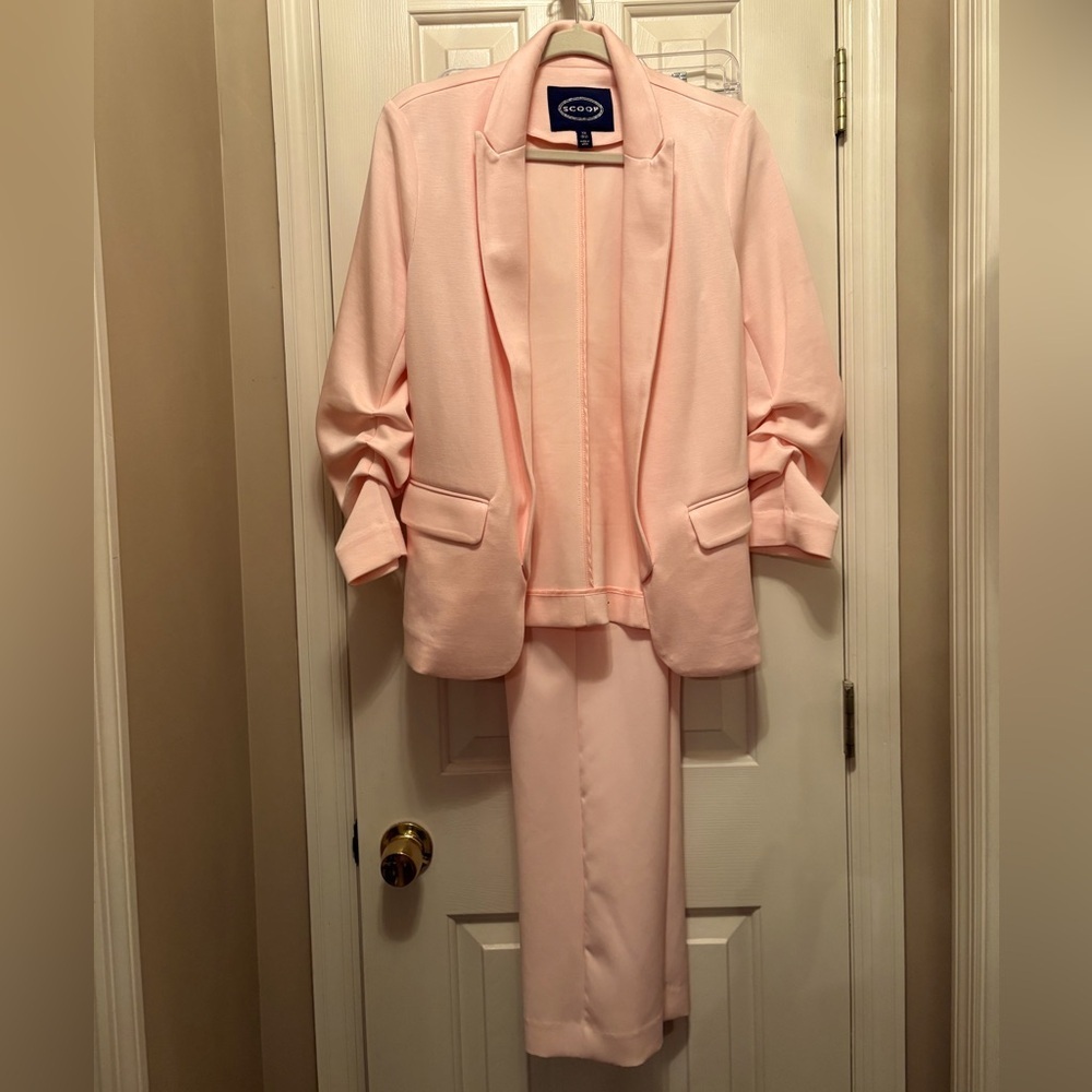 NWOT Scoop Pink Blazer xs and trouser size 0Set